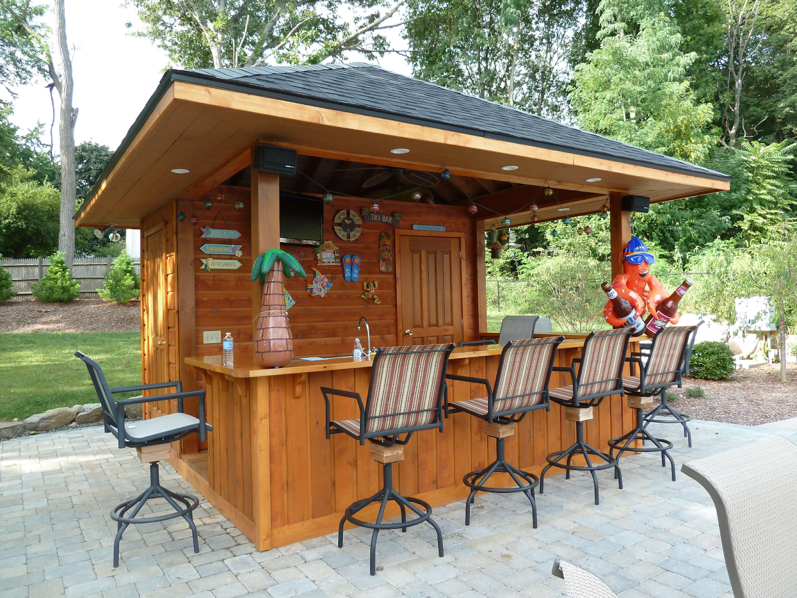 Outdoor Bars: Creating a Backyard Oasis